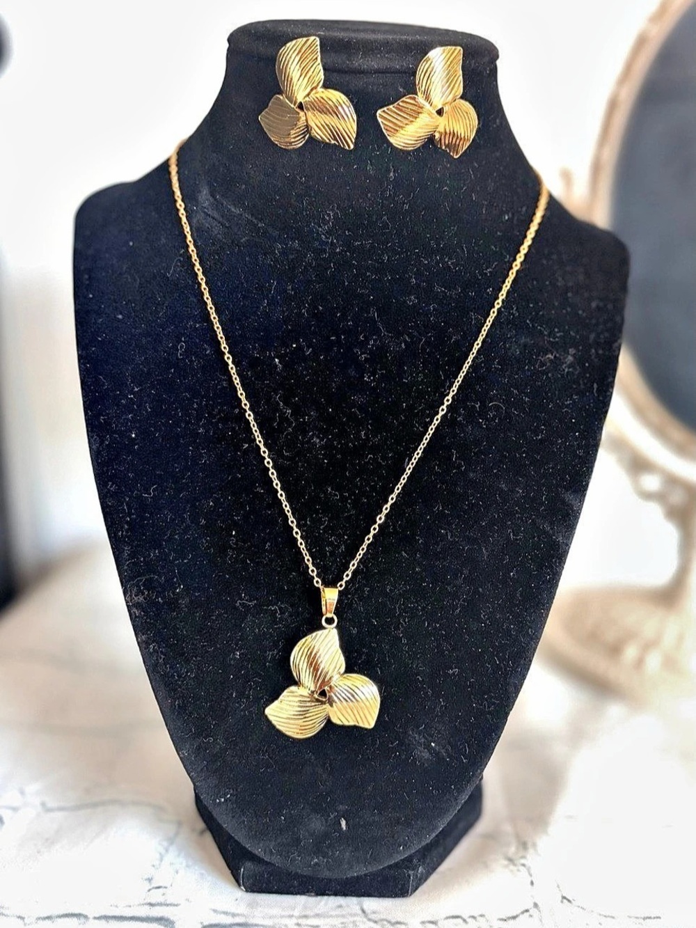 Gold-Tone Floral Jewelry Set Like New